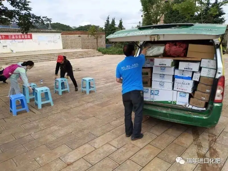 骄阳夏日,杭州瑞年为广大种植户提供技术服务