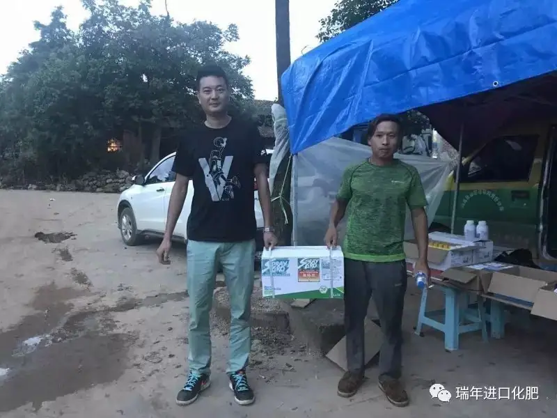 骄阳夏日,杭州瑞年为广大种植户提供技术服务
